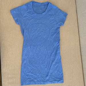 Lululemon tshirt